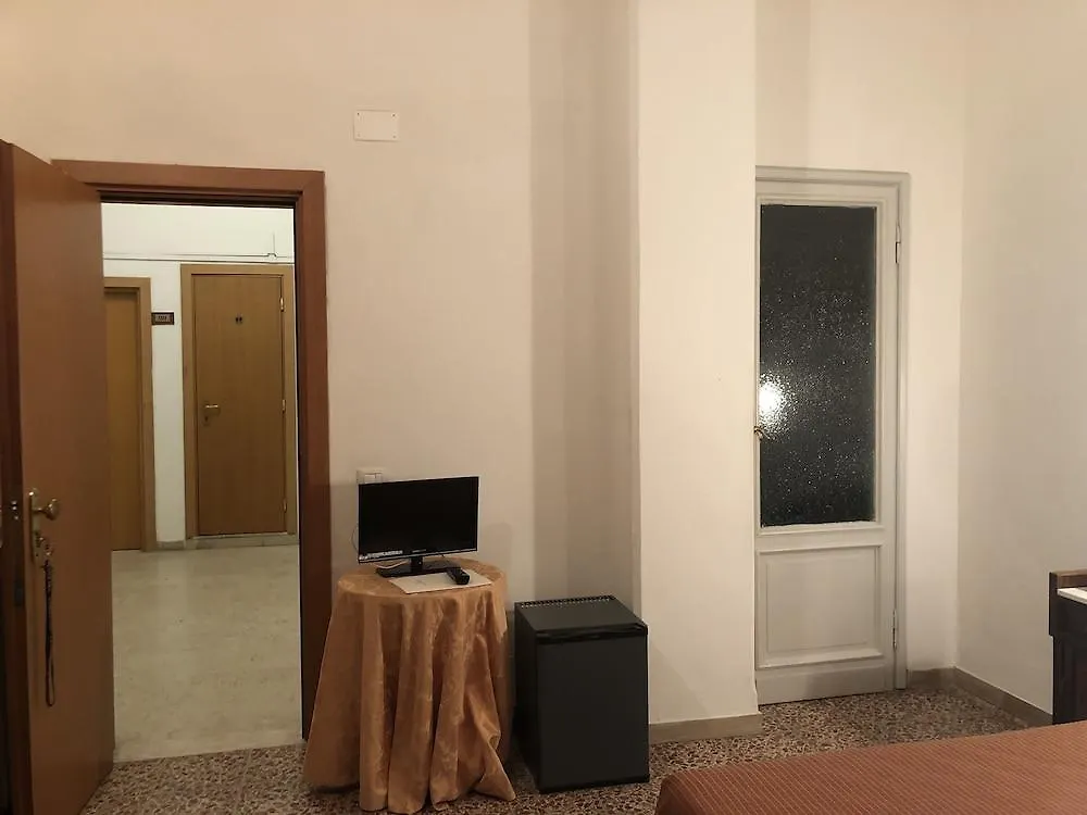 Hotel Lukas Viareggio 3*,